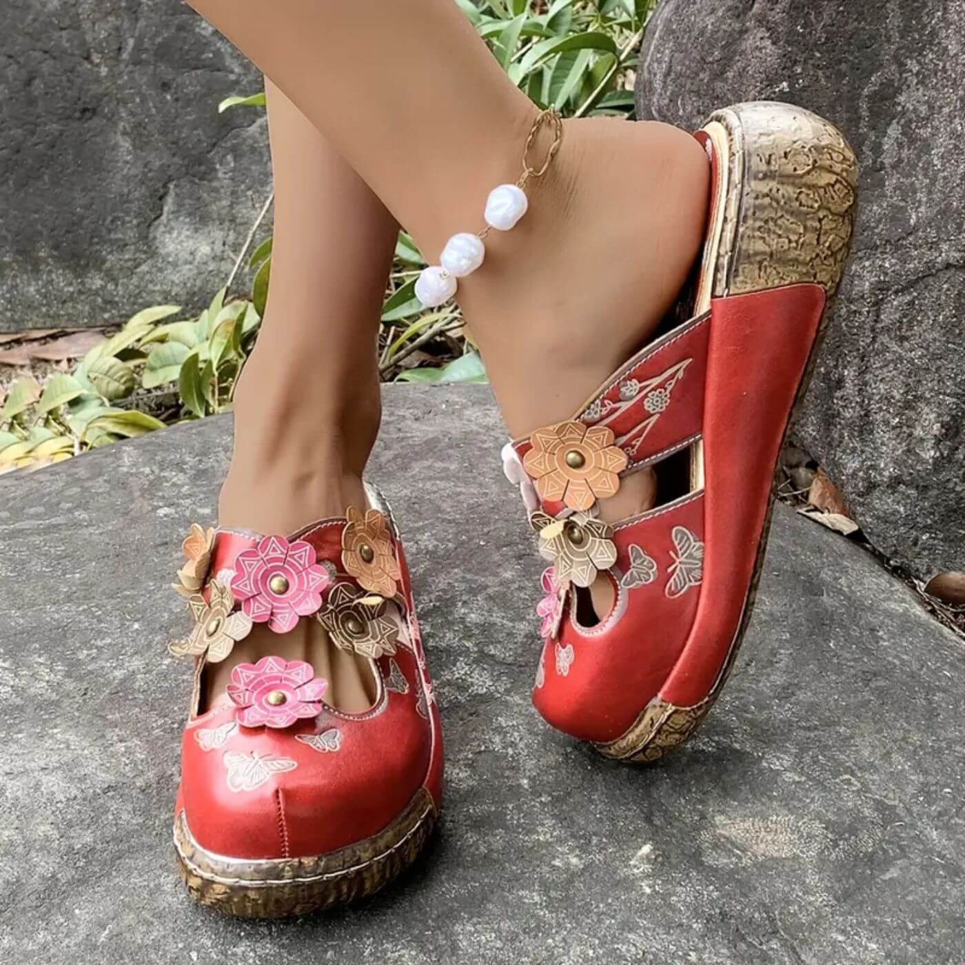 Juliette™ – Vintage Red Blossom Sandals