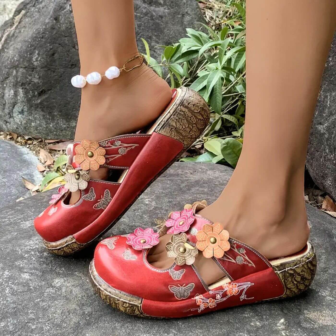 Juliette™ – Vintage Red Blossom Sandals