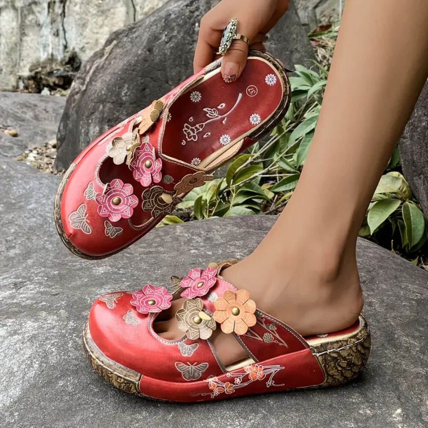 Juliette™ – Vintage Red Blossom Sandals